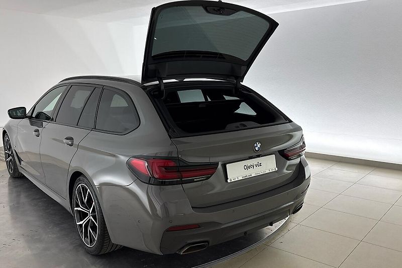 BMW Řada 5 530d xDrive - fotka 9 z 29