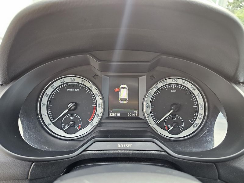Škoda Octavia (2017) 1.6TDI HOCKEY EDITION - fotka 12 z 17