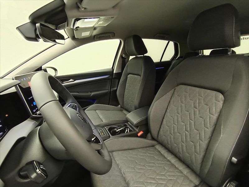Volkswagen Golf (2025) 1,5   TSI People - fotka 10 z 16