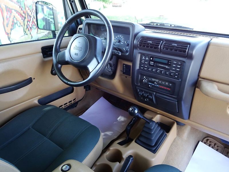 Jeep Wrangler 4.0i SAHARA Serviska - fotka 16 z 37