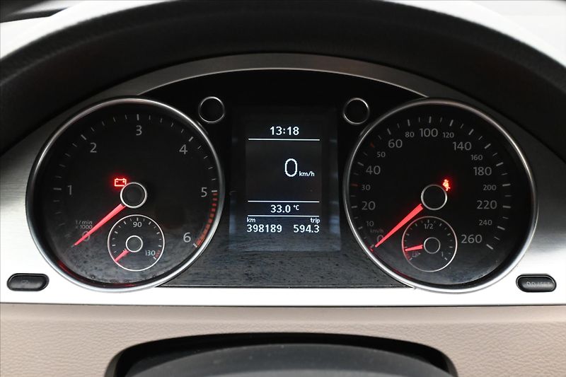 Volkswagen Passat 2,0 103kW NOVÁ STK 4/28 - fotka 16 z 29