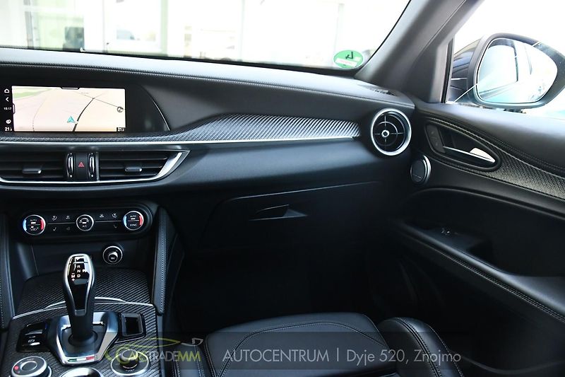 Alfa Romeo Stelvio 2.9V6 Bi-T.382 kW QUADRIFOGLIO - fotka 22 z 61