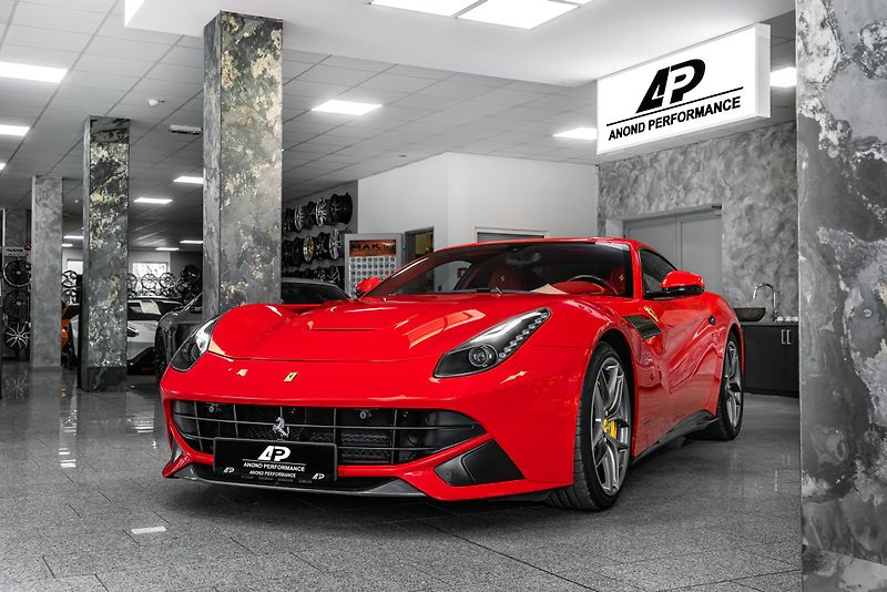 Ferrari F12 Berlinetta ZÁRUKA/KARBON/LIFT/KAMERA - fotka 2 z 25