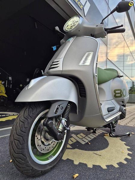 Vespa (2026) GTS 310 Edizione Ottantesimo - fotka 10 z 24