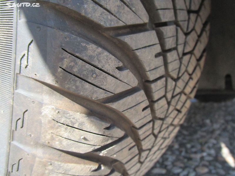 Ford Kuga 1,6-110KW-NOVÉ ROZVODY+OLEJ - fotka 10 z 26