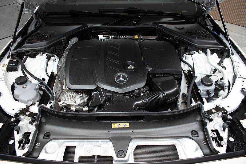 Mercedes-Benz Třídy E E 220d AMG*TAŽNÉ*ZÁRUKA*ČR 1.M - fotka 37 z 42