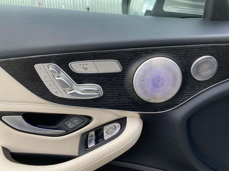 Mercedes-Benz Třídy C C 400 COUPE 4MATIC 51.000KM - fotka 134 z 149