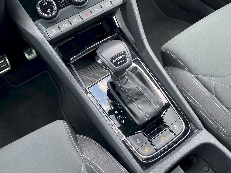 Škoda Karoq (2024) 2.0 TDI 110 kW 4x4 DSG SportLi - fotka 12 z 35