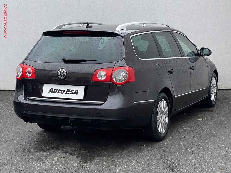 Volkswagen Passat (2009) 2.0 TDI, Highline, DSG - fotka 4 z 17