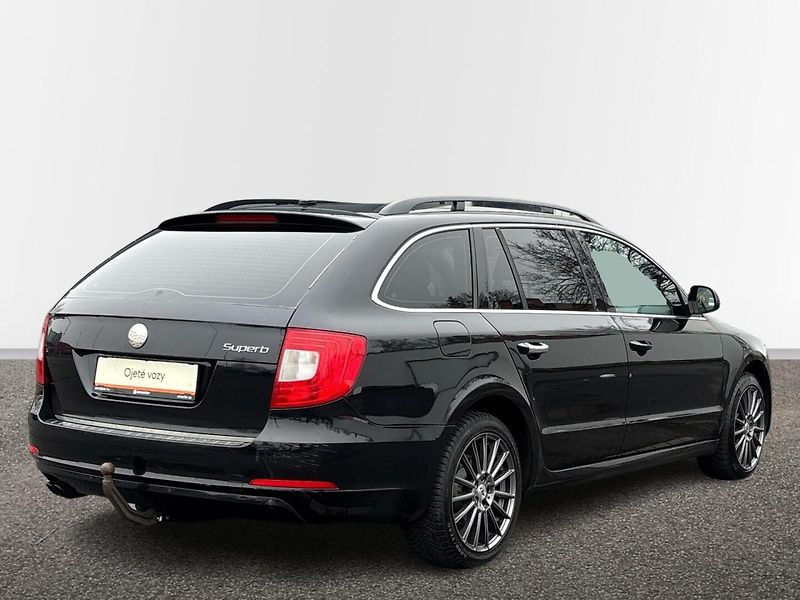 Škoda Superb DSG - fotka 2 z 25