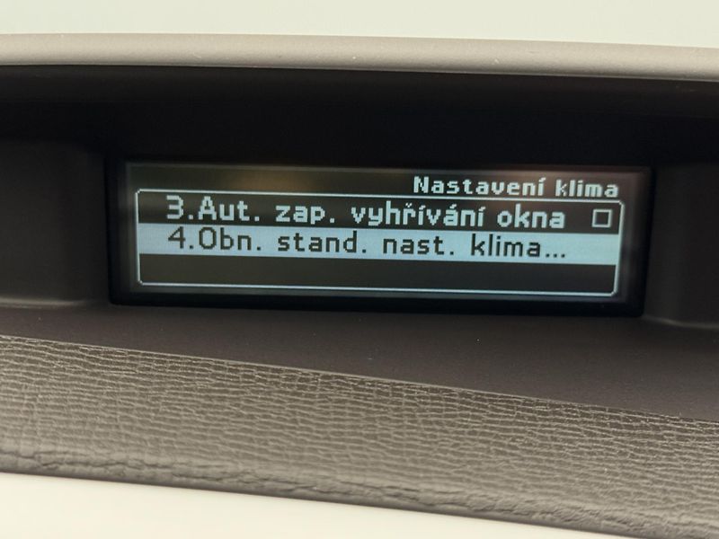 Volvo XC60 D4 AWD SUMMUM AUT CZ - fotka 37 z 45