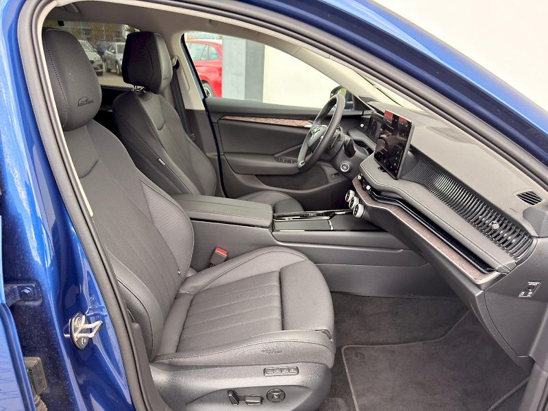 Škoda Superb (2025) COMBI 4x4 L K TD 142/2.0 A7A - fotka 38 z 40