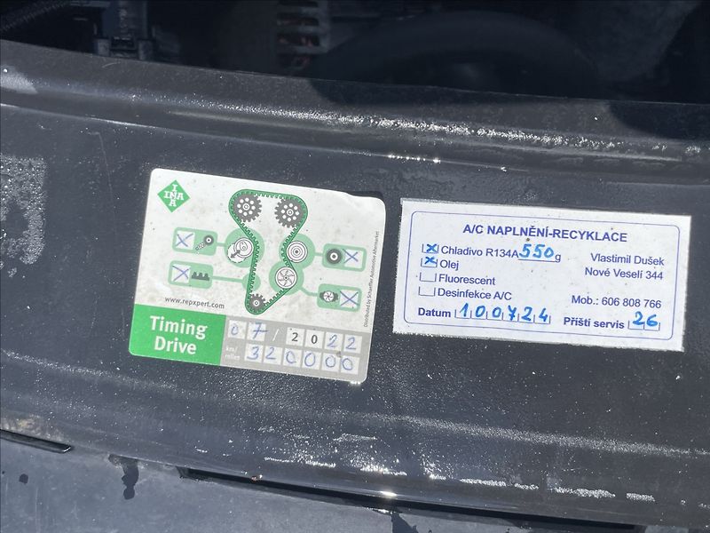 Volkswagen Touran 1,9 TDi 77kw 6rychlostí Klimat - fotka 26 z 35