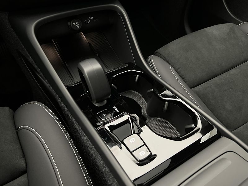 Volvo XC40 (2026) B4 ULTRA DARK AUT - fotka 27 z 43