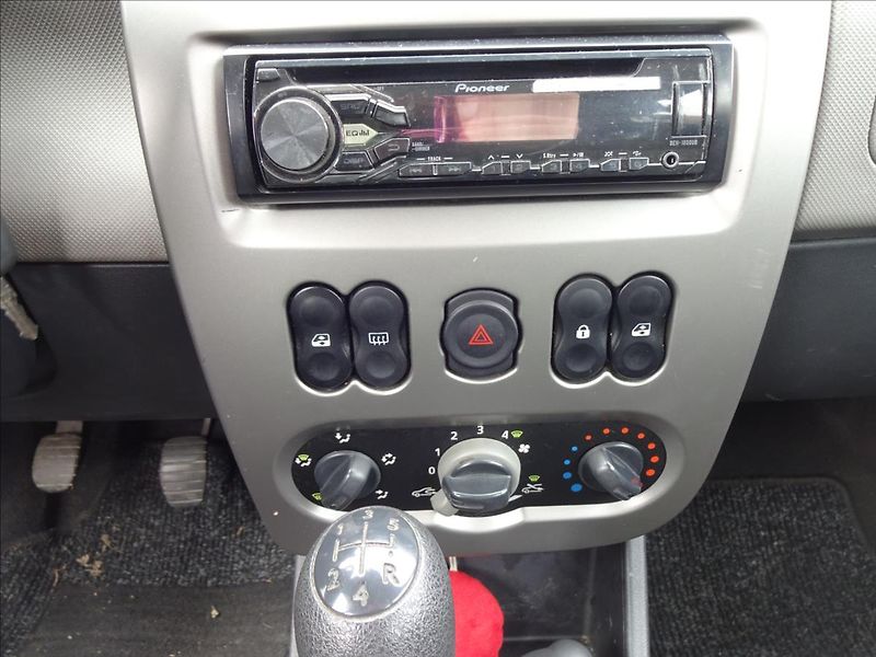 Dacia Sandero 1,4i 55kW - fotka 35 z 39