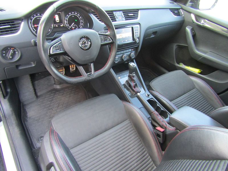 Škoda Octavia (2016) RS 2.0 TDI DSG 4X4 - fotka 13 z 44
