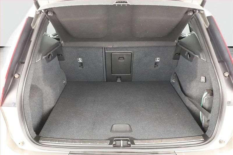 Volvo XC40 (2020) T5 Recharge - fotka 11 z 21