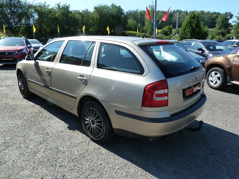 Škoda Octavia 1.6 MPI - fotka 7 z 15