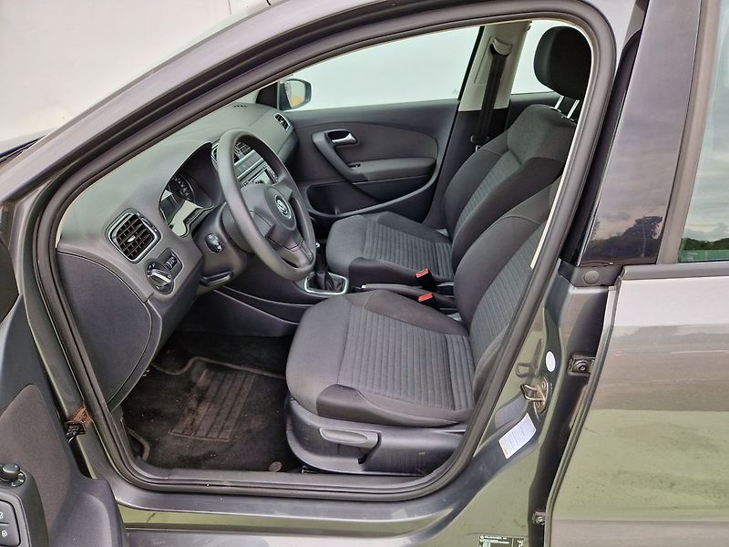 Volkswagen Polo Comfortline 1.4 - fotka 20 z 34