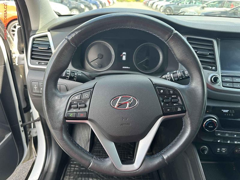 Hyundai Tucson (2015) 2.0 CRDi, 2.maj,ČR - fotka 12 z 19
