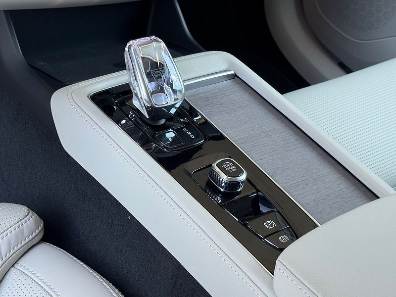Volvo XC90 (2026) PLUS B5, kamery 360°, ventilac - fotka 10 z 23