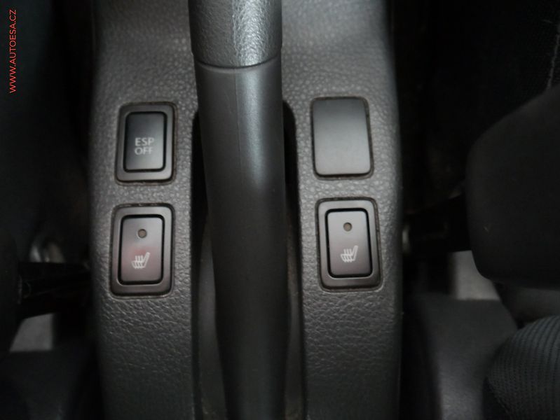Suzuki SX4 (2006) 1.9 D, AC, výhřev sed - fotka 19 z 20