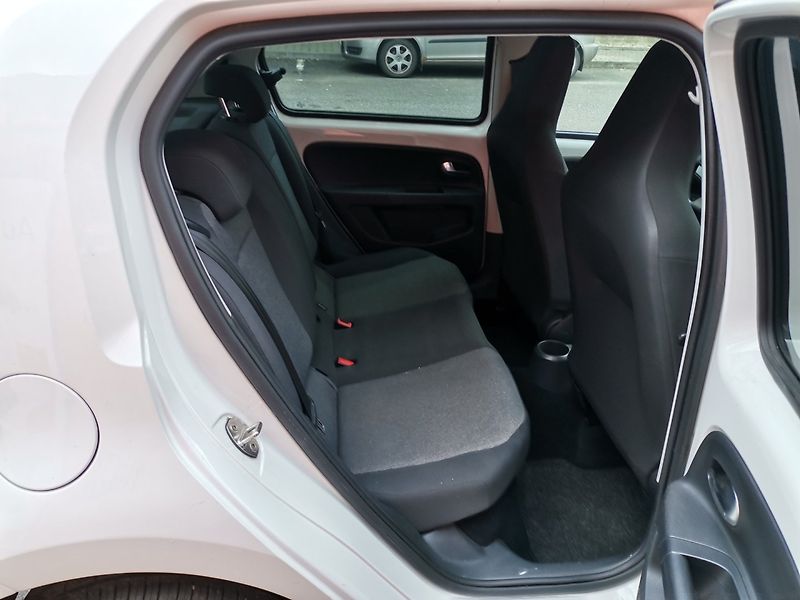 Volkswagen up! (2014) 1.0MPi 44kw Automat PDC ČR - fotka 16 z 27