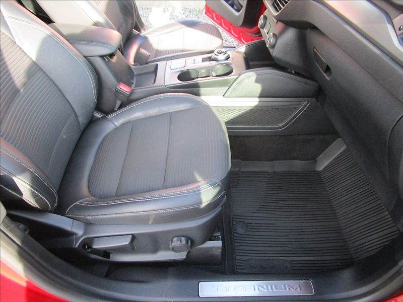 Ford Kuga 2.0 EcoBlue AWD, Titanium, aut - fotka 19 z 44