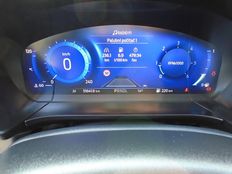 Ford Kuga 2,0EcoBlue 140kW AWD Vignale A - fotka 30 z 50