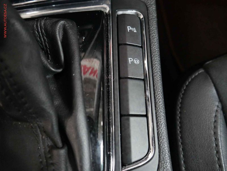 Škoda Superb (2008) 3.6 FSI 4x4, ČR, DSG, výhřev - fotka 19 z 24