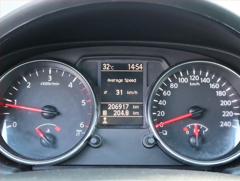 Nissan Qashqai (2012) 1.6 dCi, Navi, Tempomat - fotka 11 z 18