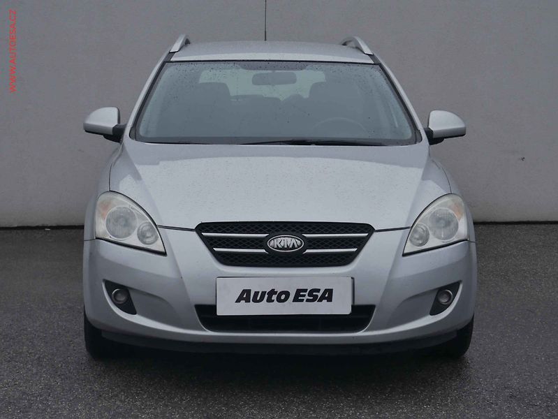 Kia Ceed (2008) 1.6CVVT, ČR, AC, TZ - fotka 2 z 21