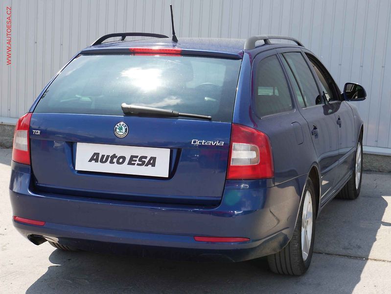 Škoda Octavia (2012) 1.6 TDi, 2.maj,ČR, Ambition - fotka 4 z 14