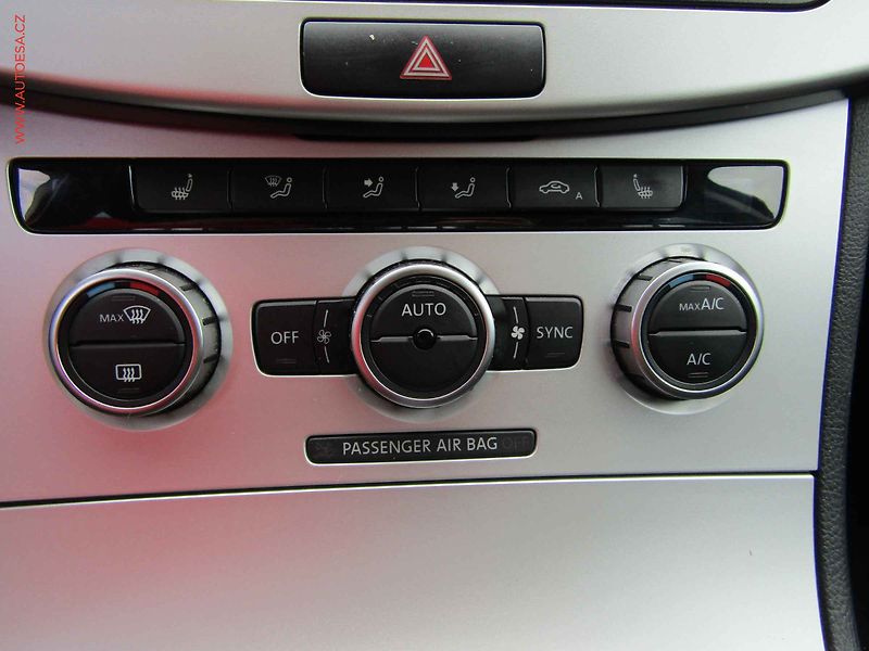 Volkswagen Passat (2014) 2.0TDi, servis.kniha - fotka 15 z 16