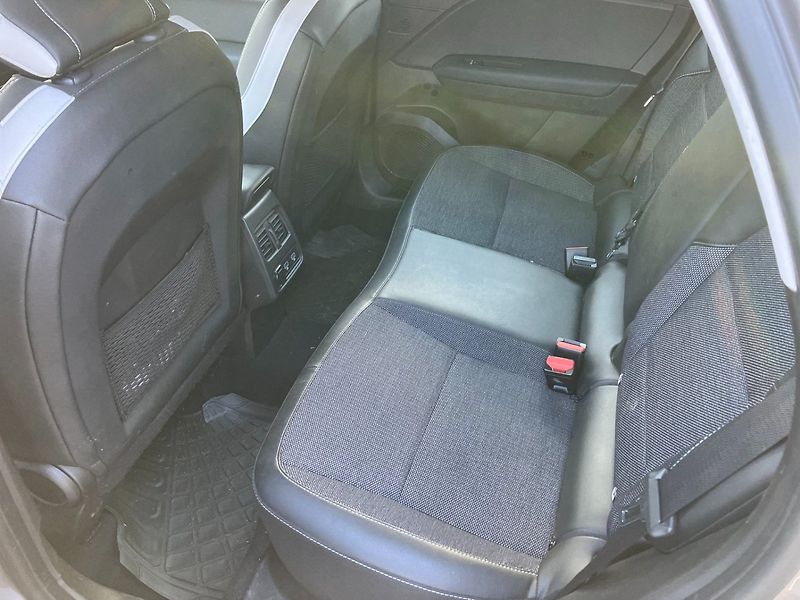 Renault Captur (2023) INTENS TCE 140 EDC 1.MAJ.ČR - fotka 19 z 33