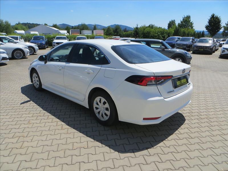 Toyota Corolla 1,8 Hybrid Active e-CVT ČR - fotka 5 z 27