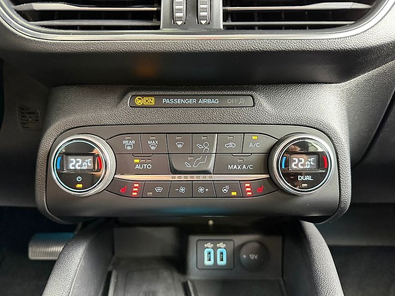 Ford Focus 1.5TDCi ECO BLUE A/T TITANIUM, - fotka 18 z 22