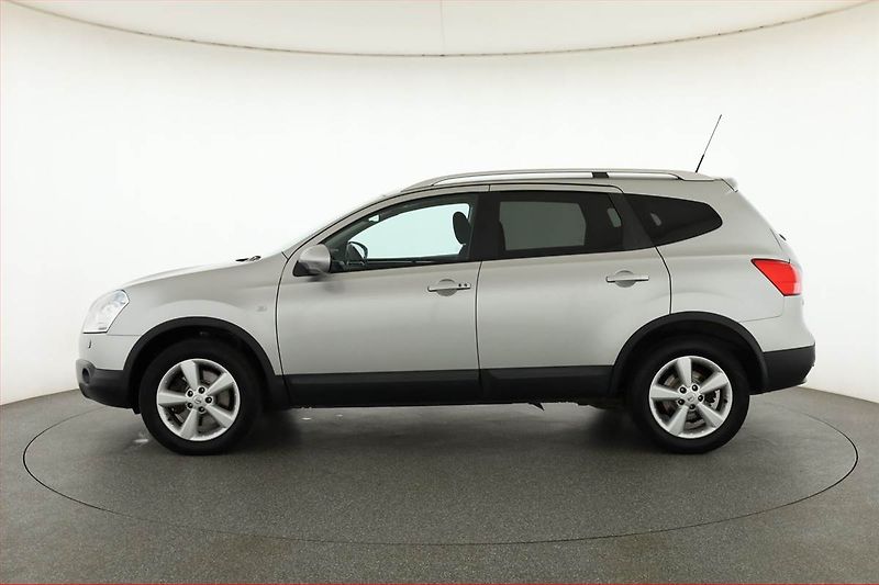 Nissan Qashqai (2009) 2.0 dCi, 7 míst, ČR,1.maj - fotka 3 z 17