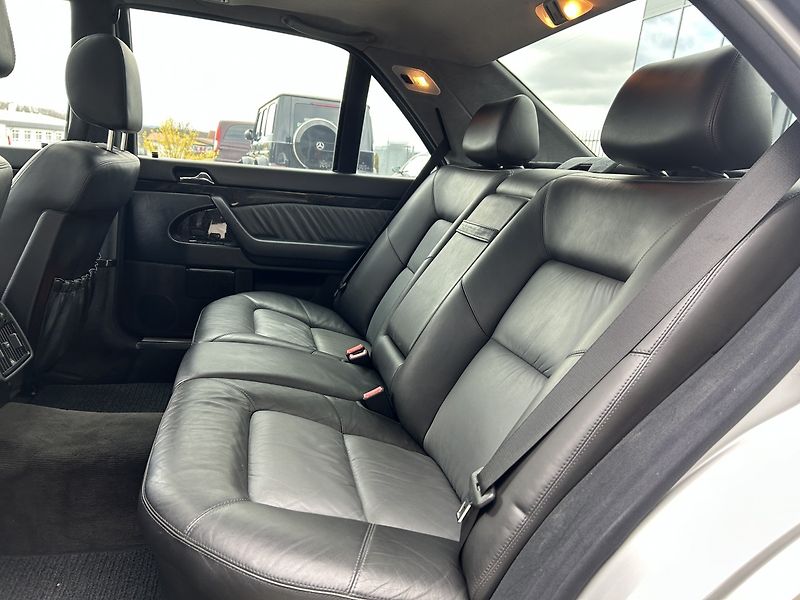 Mercedes-Benz Třídy S S 600 L V12 - fotka 30 z 33