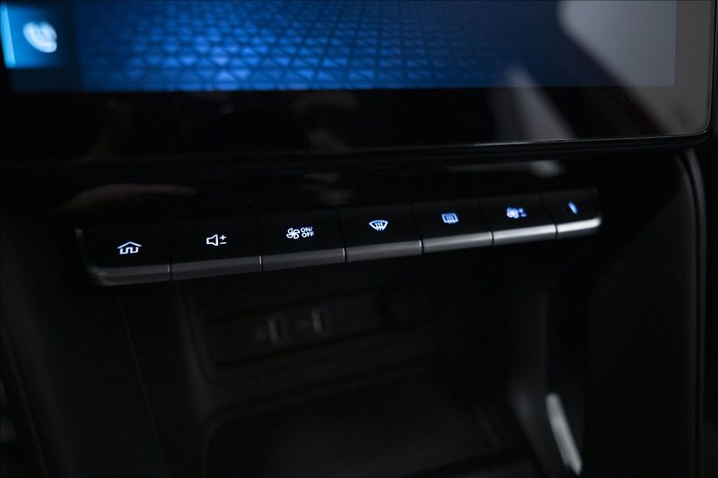 MG ZS 1,5 ESSENTIAL PLUS ZÁRUKA 2031 - fotka 31 z 41