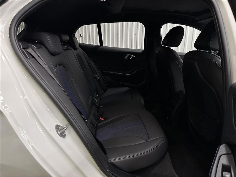 BMW Řada 1 120i M Sport Virtual Pano LED - fotka 43 z 47