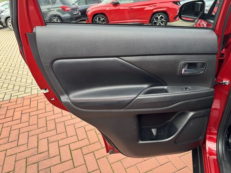 Mitsubishi Outlander (2020) 2.0i Automat SpiritPlus LED - fotka 24 z 49