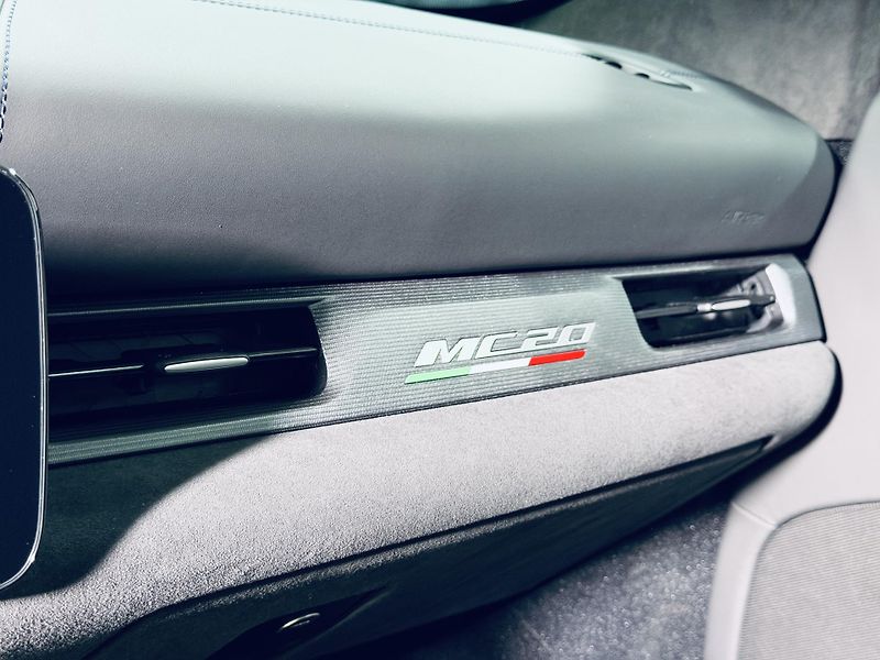 Maserati MC20 (2021) NOVITEC Bianco Audace Lift MAX - fotka 25 z 32