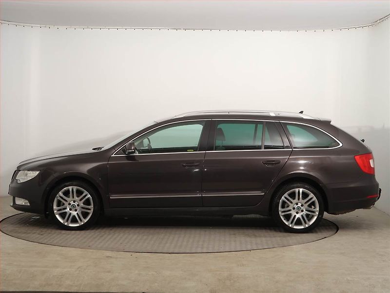Škoda Superb (2009) Elegance 2.0 TDI, 4X4, Navi - fotka 3 z 12