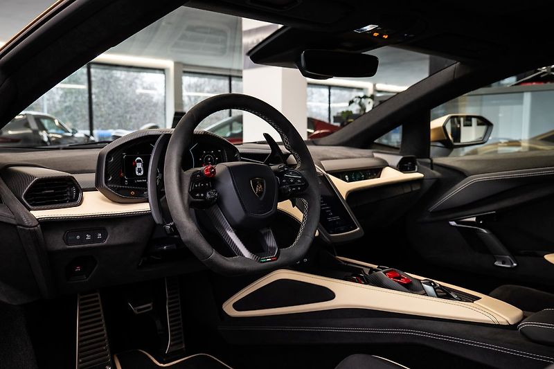 Lamborghini Revuelto - fotka 5 z 22