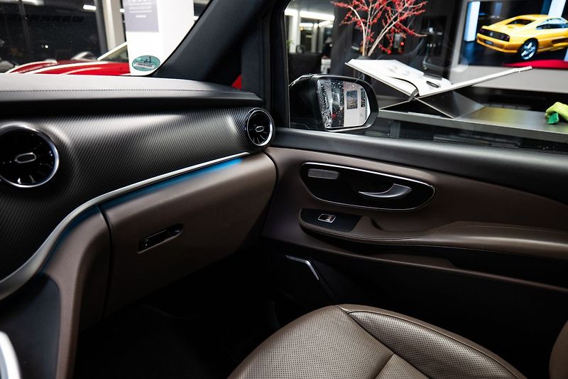 Mercedes-Benz Třídy V 300d AIRMATIC/4MATIC/Pano - fotka 16 z 21