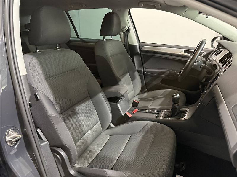 Volkswagen Golf 2,0   TDI 110KW NAVI SPORT ALU - fotka 23 z 45