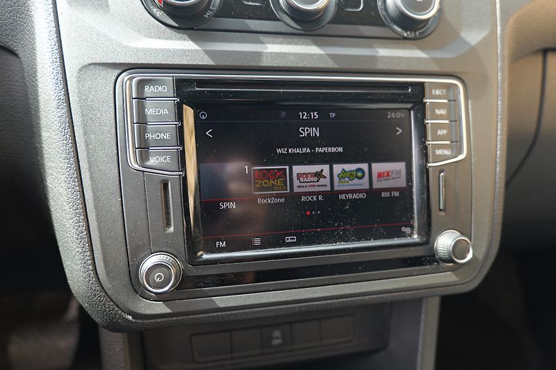 Volkswagen Caddy 1.4 TSi DSG Kam CarPlay Tažné - fotka 27 z 33