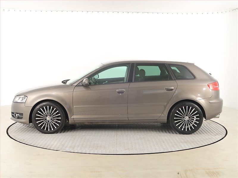 Audi A3 (2012) 1.6 TDI, Navi, Xenony - fotka 3 z 16