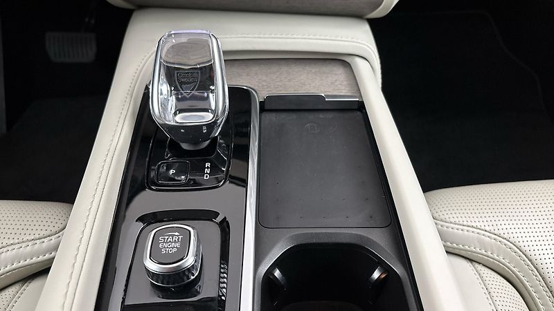 Volvo XC90 2.0 B5 AUT AWD Inscription - fotka 26 z 33